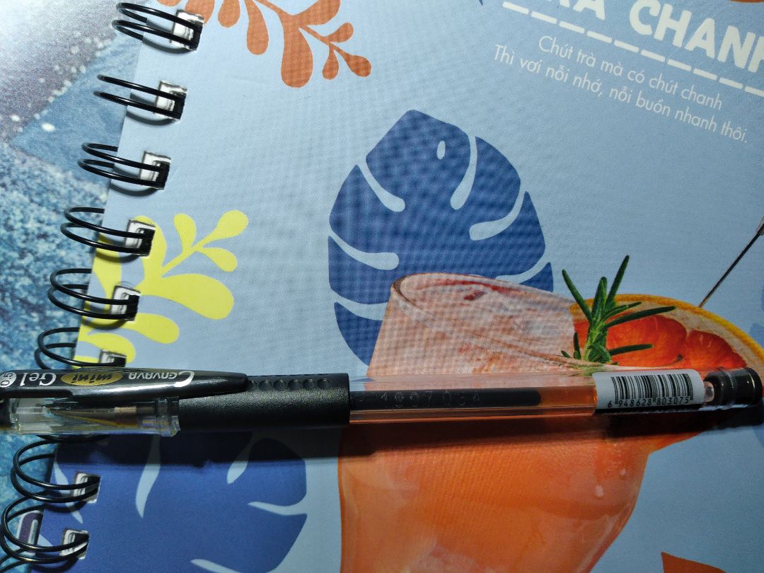 bút viết êm trơn ra mực đều và nhanh khô . sản phẩm vô cùng tuyệt cho những bạn viết hơi mờ