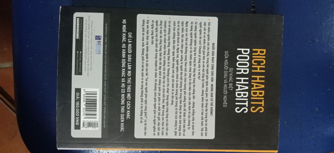 Tôi là khách hàng thường xuyên của Tiki, vài lâng mua sách bị cũ, nát, rách, đọc rồi. Tiki cần check hàng cẩn thận, đặc biệt KH lớn, thường xuyên. Hnay về nhà (người nhà nhận sách, hàng giúp)  thì cả 2 cuốn đều cũ, đã đọc, nhìn gáy sách biết luôn. Yêu cầu Tiki xem lại nguồn hàng, qua nhà tôi nhận lại sách.