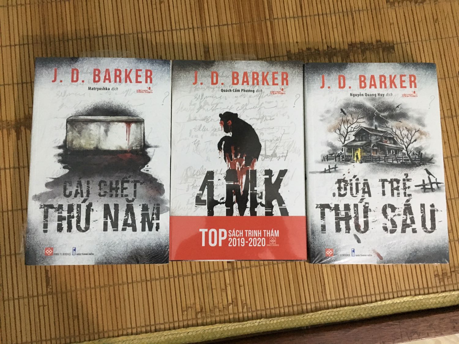 Fahasa gói đồ cực kỳ cẩn thận, mở hộp ra có lớp xốp đệm, ko lo bị cong méo. Mỗi tội giao hàng hơi lâu xíu, làm mình đợi mỏi mòn. Đánh giá 5 sao