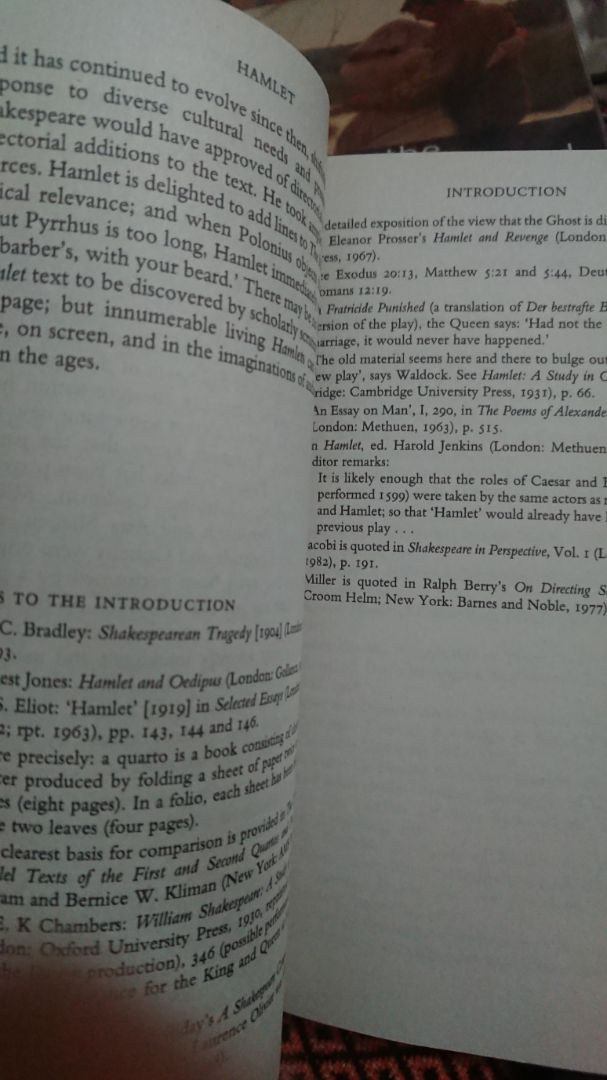 sách mới, giấy in chất lượng tốt, giao hàng nhanh.
mình thấy có khá nhiều từ cổ trong sách, nhiều chú thích dẫn giải, nhưng trên tất cả đây là một quyển sách mình rất thích, đọc có cái thú sướng sướng khó tả bằng lời á