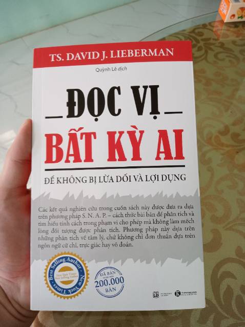 Giao hàng rất nhanh. Sách đẹp. Nội dung sách nói về những mẹo, những thủ thuật để nắm bắt tâm lý người giao tiếp, từ đó chủ động ứng phó. Bản thân mình đọc thấy không hợp lắm. Xin cảm ơn tác giả và nhà sách tiki.