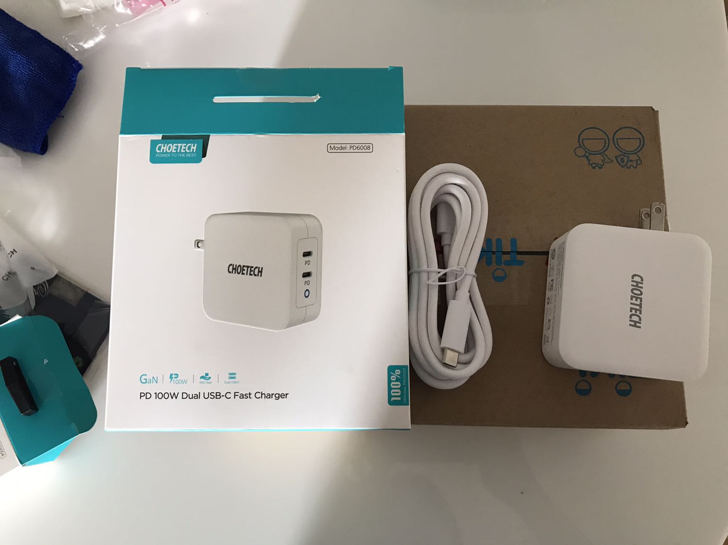 Đang có voucher tranh thủ mua luôn một cặp, vừa dùng cho gia đình vừa tặng thằng bạn mới sắm con Vinfast. Sản phẩm giá hạt chẻ, chất lượng thiết kế khá kỹ, cầm lên chắc chắn. Hiện chưa có gì để chê, xài thử mới biết nhưng nghe bạn khen ok nên cứ dùng coi sao. Hi vọng là không thất vọng, nếu không cho nhà bán rực sáng *** nhé =))))))))))))))