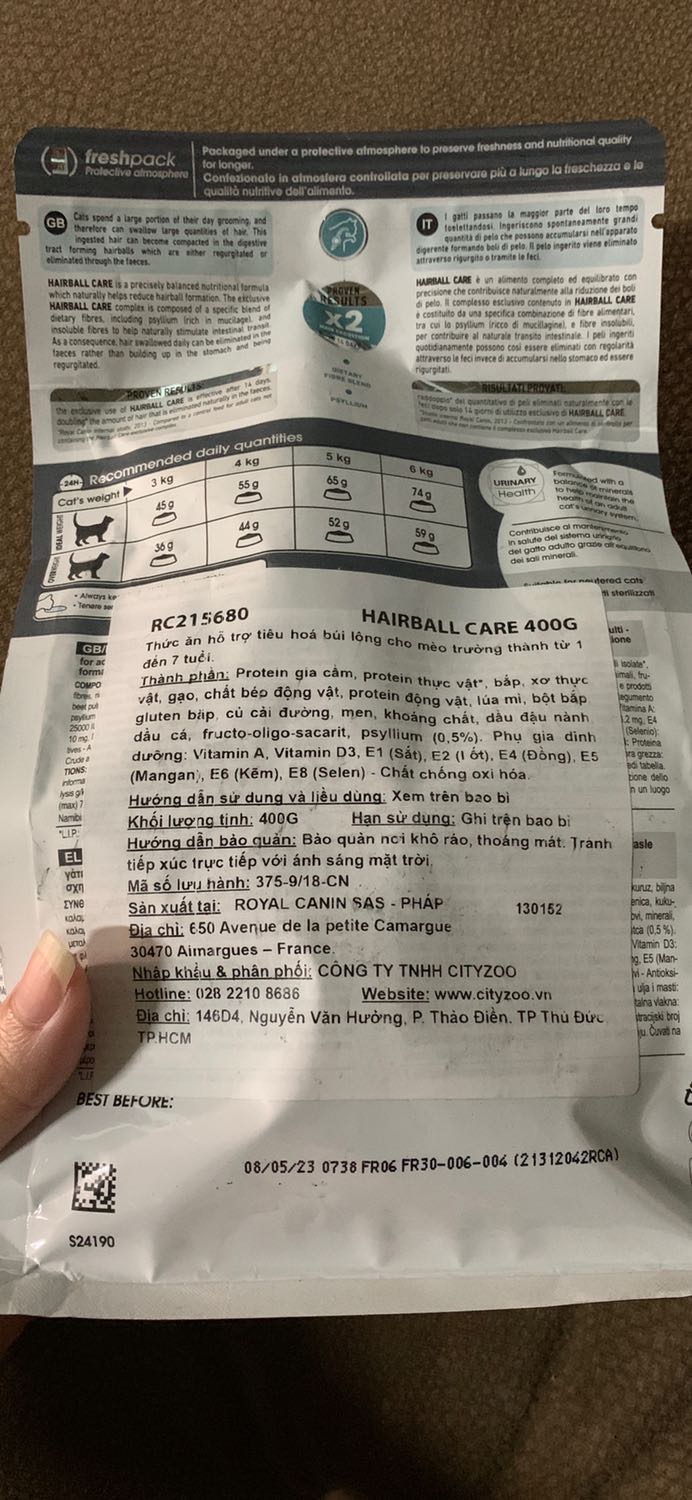 Date okay, nhưng bao bì thấy hơi cũ bà bị xé giá niêm yết. Nên thấy không ưng lắm, kiểu cứ như đang bị *** giá hay gì á