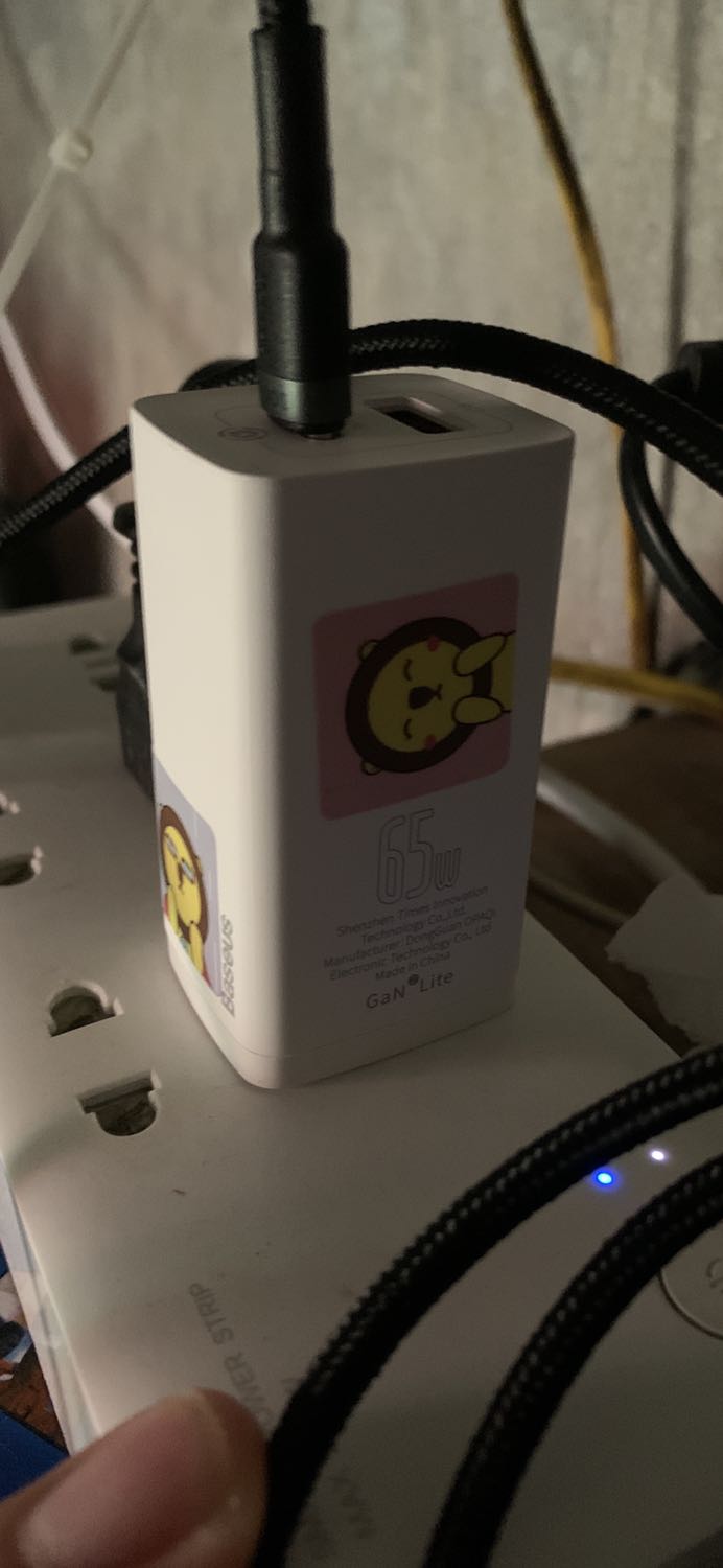 Nhanh, chắc chắn,hơi nặng ,giá hợp lý. Hi vọng có độ bền cao, sạc cho XR hơi ấm (ip để online+wifi trong lúc sạc)