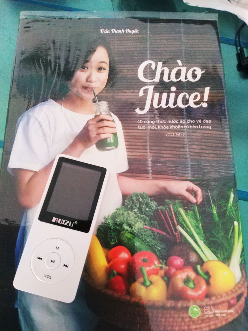 Máy tốt trong tầm giá.
Mình mua có mã giảm, còn 315k.
Máy siêu nhẹ và gọn, dễ sử dụng, âm thanh ok với mình (mình không rành tiêu chuẩn âm thanh, chỉ thấy không rè không giật, không bị đơ.
Nên mua nếu chỉ có nhu cầu nghe nhạc thông thường hoặc làm quà tặng có tính kinh tế mà vẫn hữu ích. 5 sao.