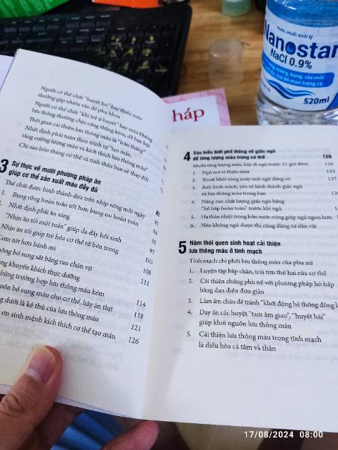 Nên đọc nhé, rất hay và thực tiễn. Có ví dụ cho người đọc, bài thuốc thì cũng ít thôi. Nhìn chung sách rất hay khi tác giả là bác sĩ đông y nên nói phương pháp luận. Tuy nhiên tác giả là bác sĩ phụ khoa, nên chú trọng nhiều vào nữ hơn. Ngoài ra sách hơi thiếu minh họa ở phần một số bài vận động.