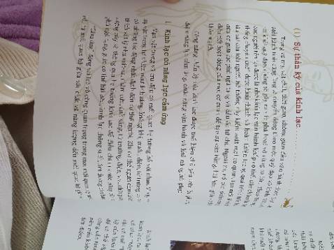 Sách in màu nên dễ xem, có nhieu thông tin bổ ích về kinh lạc, cũng như cách phòng bệnh bằng huyệt vị...... Cảm ơn tác giả & nhà xuất bản