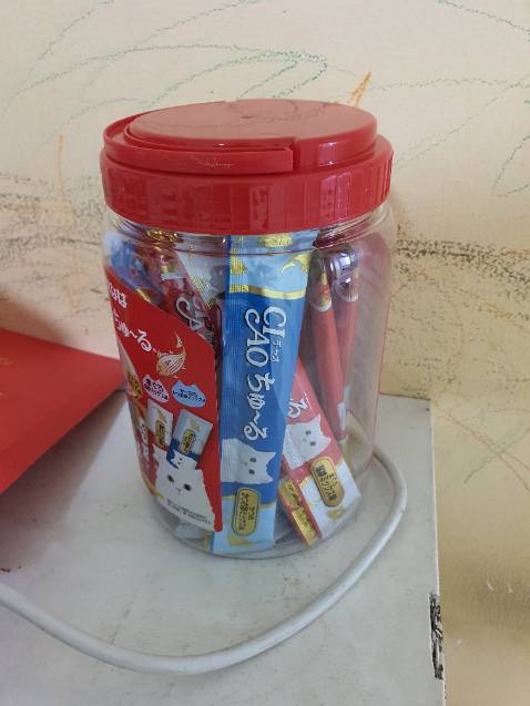 Mấy bạn mèo nhà mình rất thích cái này. Ăn hạt xong lâu lâu được thưởng cái này là liếm sạch sẽ. Mấy bạn mèo nhà mình rất thích cái này. Ăn hạt xong lâu lâu được thưởng cái này là liếm sạch sẽ.