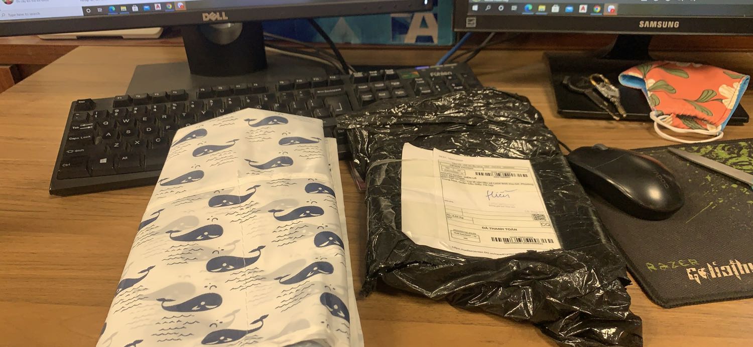 Shop làm ăn kiểu j đặt 2 thùng giao cho cái túi bóng