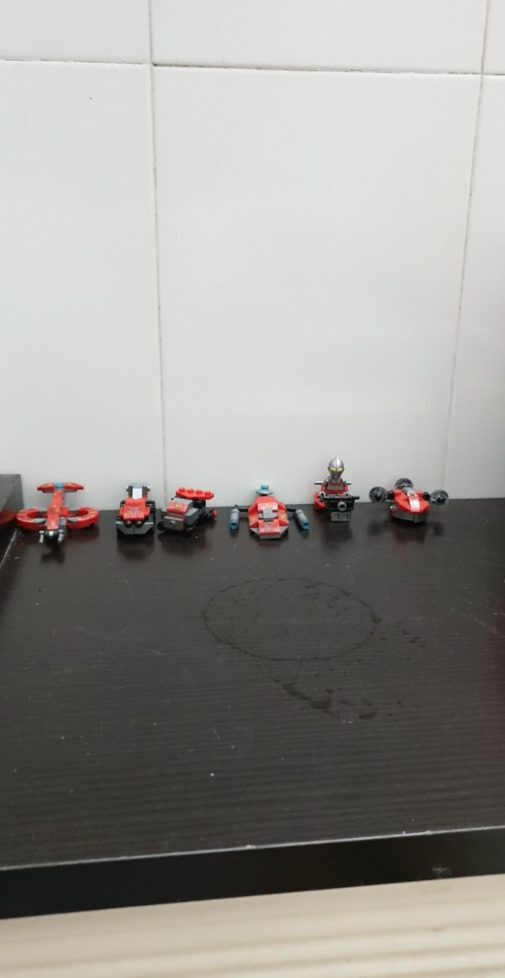 Cháu mình thích lắm, nhưng chi tiết hơi nhỏ và hơi phức tạp nên cần người lớn ráp phụ mới hoàn thành được. Nhìn chung là hàng chất lượng. cần sự kiên nhẫn, tỉ mỉ