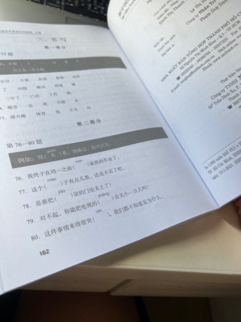 Sách không hề có đáp án! Giờ làm không biết đúng sai thế nào mà chữa đây!