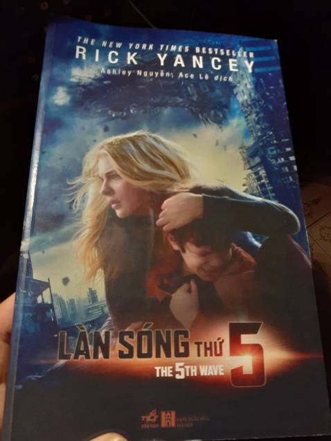 Sách hay, có bao bọc, bìa rất đẹp.
Gói hàng còn bị rách.