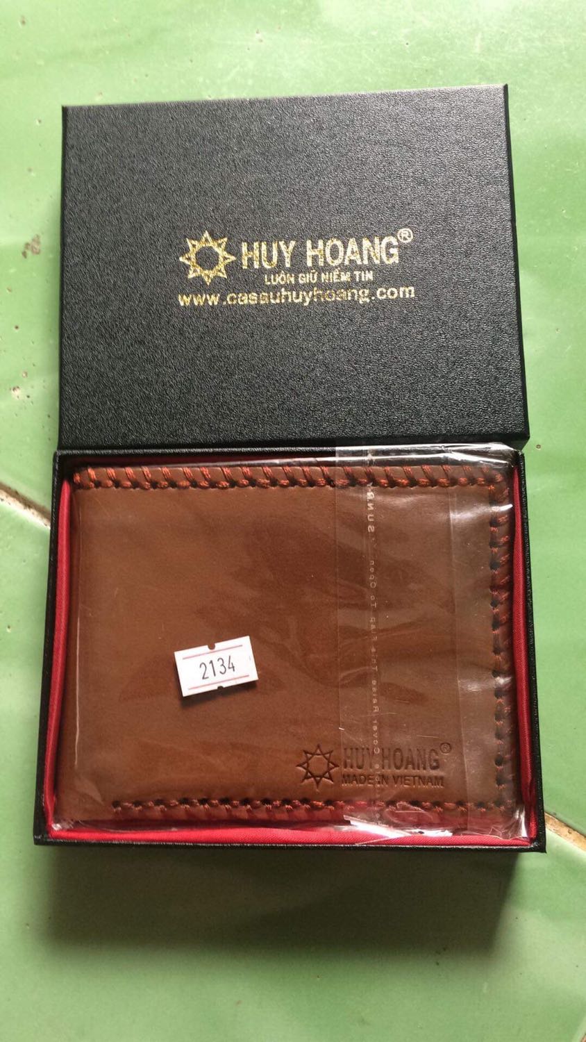 Ví rất đẹp đang chỉ viền nhìn rất hợp đóng hộp kĩ càng chắt chắn rất đáng tin cậy