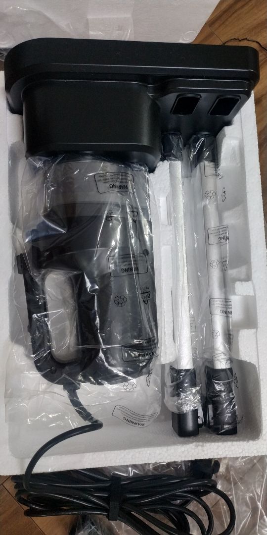 ôi. mua được 1 cái máy hút bụi chất lượng luôn
- Nhẹ - gọn - đa năng
- Có thể nối ống hút dài hoặc nối đầu hút trực tiếp với thân máy làm giống máy hút bụi mini chầm tay, máy hút bụi nệm mini vậy đó.
- Có đế xếp vào gọn gàng
- Có nút trượt chỉnh lực hút nhẹ > mạnh
- Giá vừa phải luôn

- Hình dưới có chụp lại để cho ai cần xếp đúng vị trí bỏ lại vào hộp cất đi nè