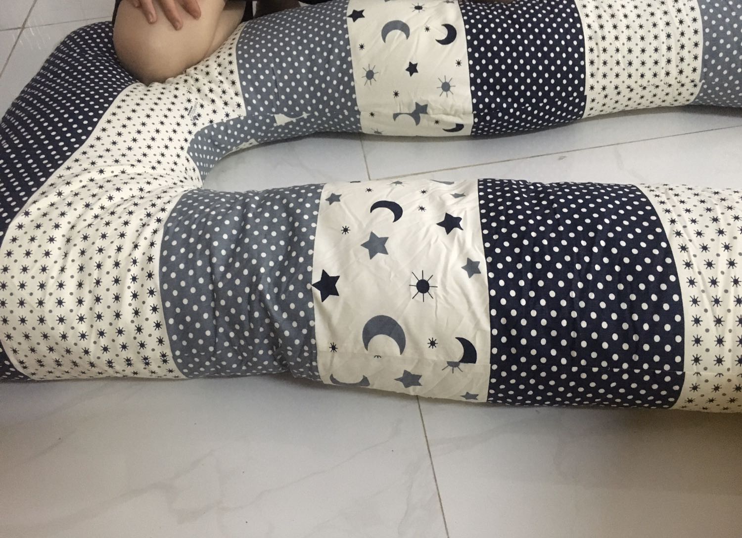 Gối ok, mềm mại, mới nằm thử thật thích. Tuy nhiên, vỏ gối trông hơi cũ