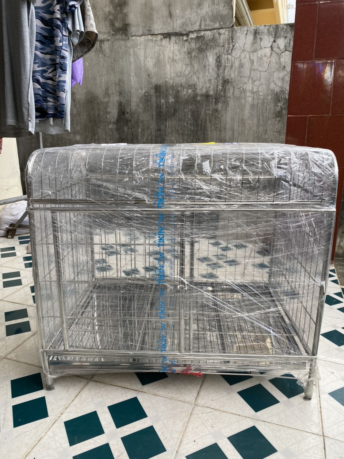 Sản phẩm khi ship tới mình rất ưng ý vì đc đóng gói rất kĩ và đẹp như ảnh. Tuy nhiên khi gỡ bao bì ra thì lại thấy có 1 thanh bị bung mối hàn như ảnh. Mong tiki liên hệ lại giúp mình!