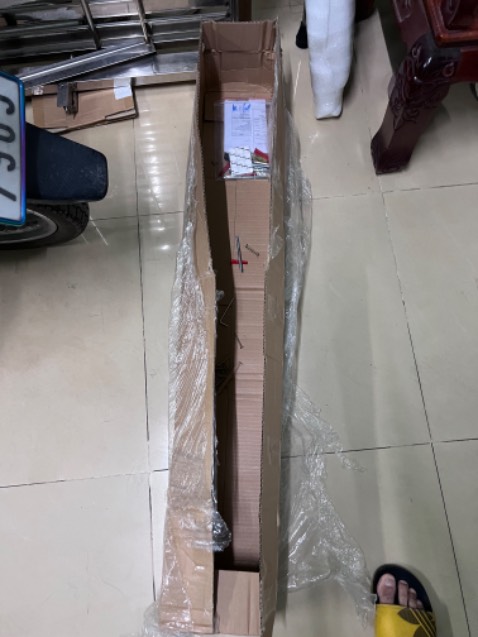 Giao hàng rất nhanh
Chất gỗ tốt, nặng , đóng gói cẩn thận, đúng như ảnh, có kèm mô tả hướng dẫn cách lắp đặt, 
Nhưng bọc đựng tắt kê óc vít không đóng kỹ óc vít rớt rơi *** ra khỏi bọc .