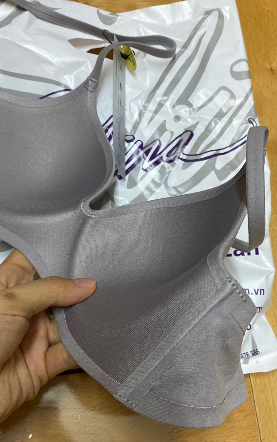 Chất rất thích, độ dày của mút vừa phải. Nói chung là ưng.