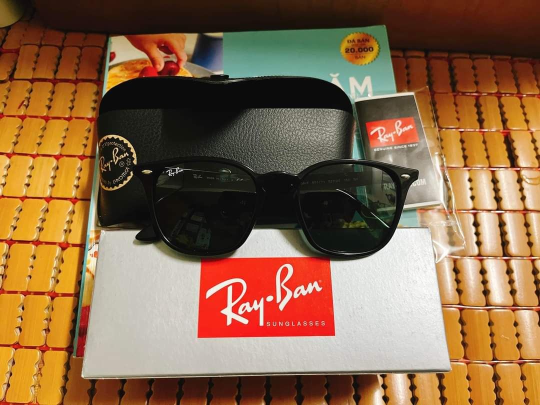 Kính cao cấp 4-5tr mà gói hàng nhìn cheap quá. Nhận hàng hụt hẫng luôn. Cảm giác nhận hàng chợ. Ko biết là do Tiki hay Nhà Bán.