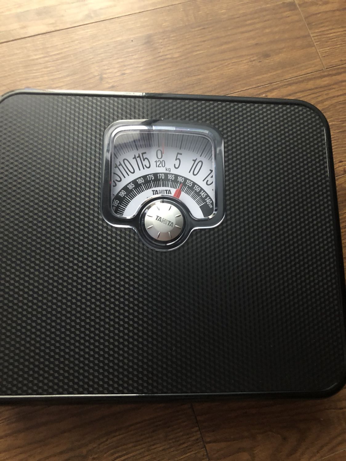 Cân không chính xác lắm, chất liệu không chắc chắn lắm