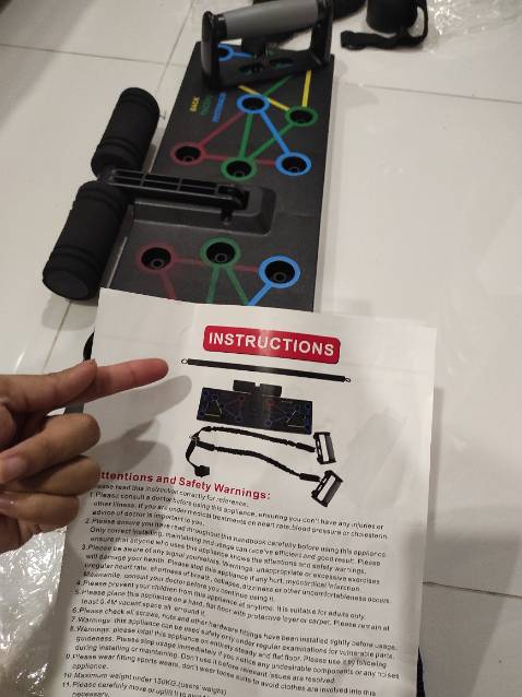 Thiếu hàng. Cái thanh ngang bị thiếu. Yêu cầu shop gửi lại đủ bộ giùm mình.
Gang tay tặng không hề giống hình. Là cái ống vải có lỗ. Ủa alo shop??? Shop lớn mà Làm ăn kì cục vậy