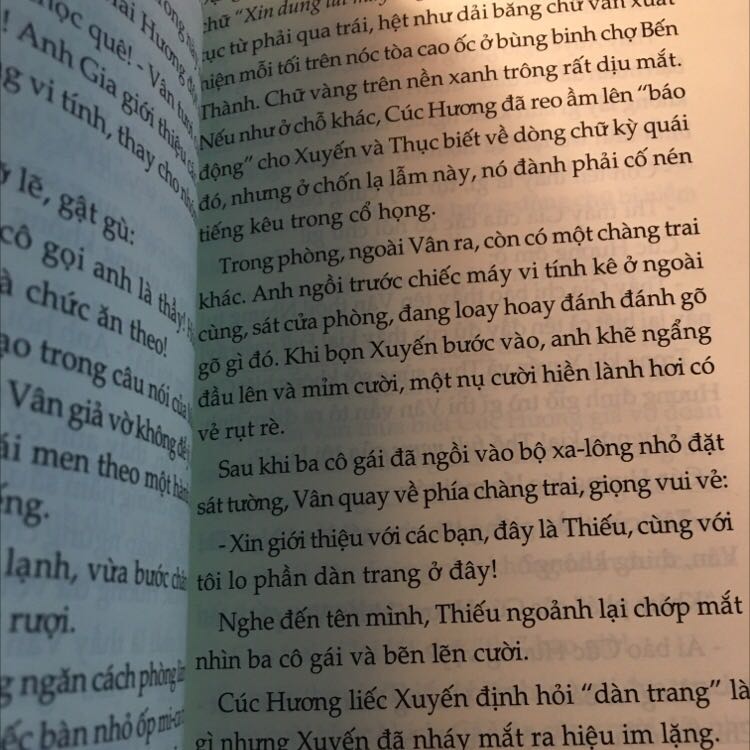 Sách đẹp, bìa hơi xước một chút. Nhưng ksao truyện hay nên đọc nhé