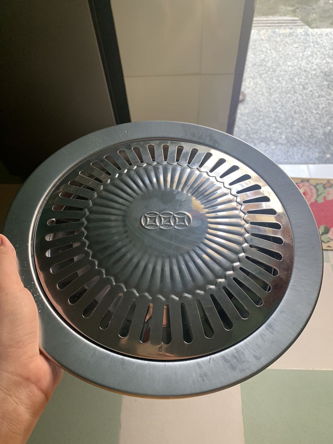 Hàng chất lượng ok, chỉ có xíu ko thích là cạnh lỗ hơi sắc. Shop mài cạnh ok xíu nữa là được 5 sao