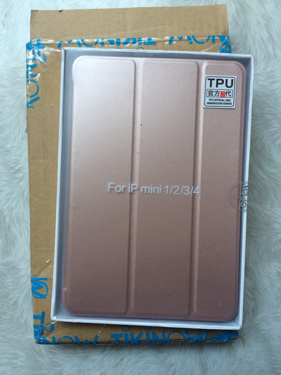Lúc trước mình cũng dùng dòng Smart Case này nhưng mà lại loại case cứng. Giờ đổi qua loại case dẻo này mình còn hài lòng hơn. Case dẻo không bị cấn trầy khi tháo lắp bao da khỏi máy. Bao da dòng này thiết kế tinh sảo, chât liệu mềm mại, nhưng khi gắn vào máy cầm cũng rất chắc chắc, ko trơn tuột. Nói chung đây là 1 bao da rất tốt trong tầm giá này. Lúc trước mình cũng dùng dòng Smart Case này nhưng mà lại loại case cứng. Giờ đổi qua loại case dẻo này mình còn hài lòng hơn. Case dẻo không bị cấn trầy khi tháo lắp bao da khỏi máy. Bao da dòng này thiết kế tinh sảo, chât liệu mềm mại, nhưng khi gắn vào máy cầm cũng rất chắc chắc, ko trơn tuột. Nói chung đây là 1 bao da rất tốt trong tầm giá này.