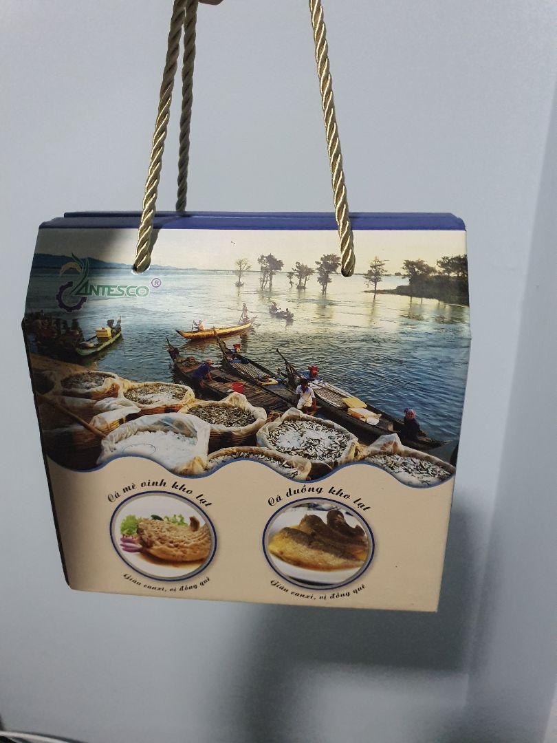 Thùng thiết kế đẹp. Thịt cá linh mềm vừa ăn.