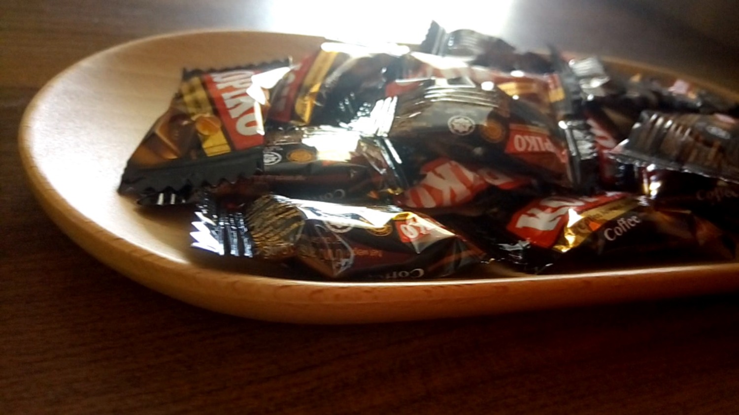 Khay để kẹo này nhìn khá lịch sự, cho cảm giác ngon hơn khi ăn kẹo

Hơi nhỏ xinh nhưng khá dễ thương, đáng dùng