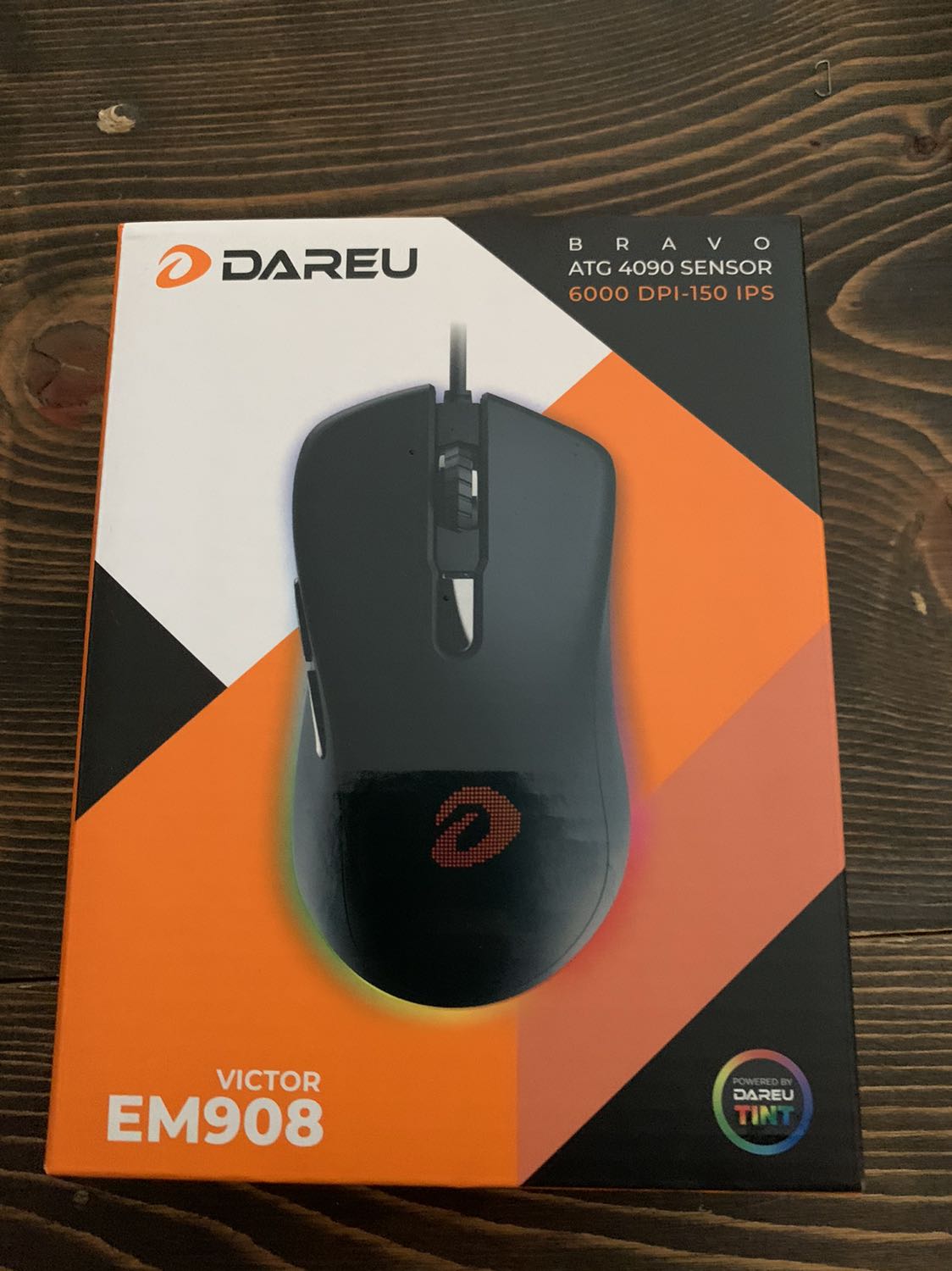 Chuột xài êm, khá ổn so với giá. Tuy nhiên vẫn có 2 khuyết điểm nhỏ chưa ưng lắm:
1. Dây khá cứng và nặng làm cho việc di chuột hơi khó khăn
2. Phải luôn mở ứng dụng driver trên desktop.

Về lâu dài chưa biết độ bền sao nhưng hiện tại đánh giá là tương đối ổn, đáng mua.