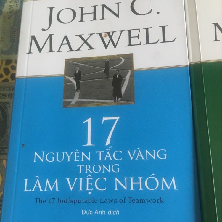 Sách đẹp, nội dung rất hay cho mọi người về các nguyên tắc trong làm việc nhóm. Ai mua thì nên chọn 1 vài nguyên tắc sau đó áp dụng thành của riêng mình nhứ. ?