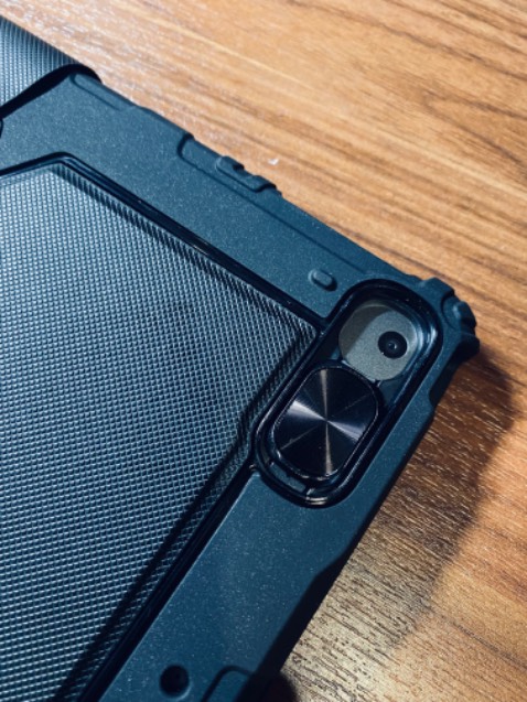 Biết thương hiệu này tốt nhưng vẫn ngạc nhiên khi nhận hàng! Đẹp đến từng chi tiết nhỏ. Cover dày dặn nhưng không quá nặng, chi tiết sắc sảo, chất liệu nhìn xịn sò, có trượt bảo vệ cho camera, bàn phím và chuột nhạy, cảm giác gõ phím rất thích. Shop giao hàng super nhanh (1 ngày). Trải nghiệm rất tuyệt vời 👍