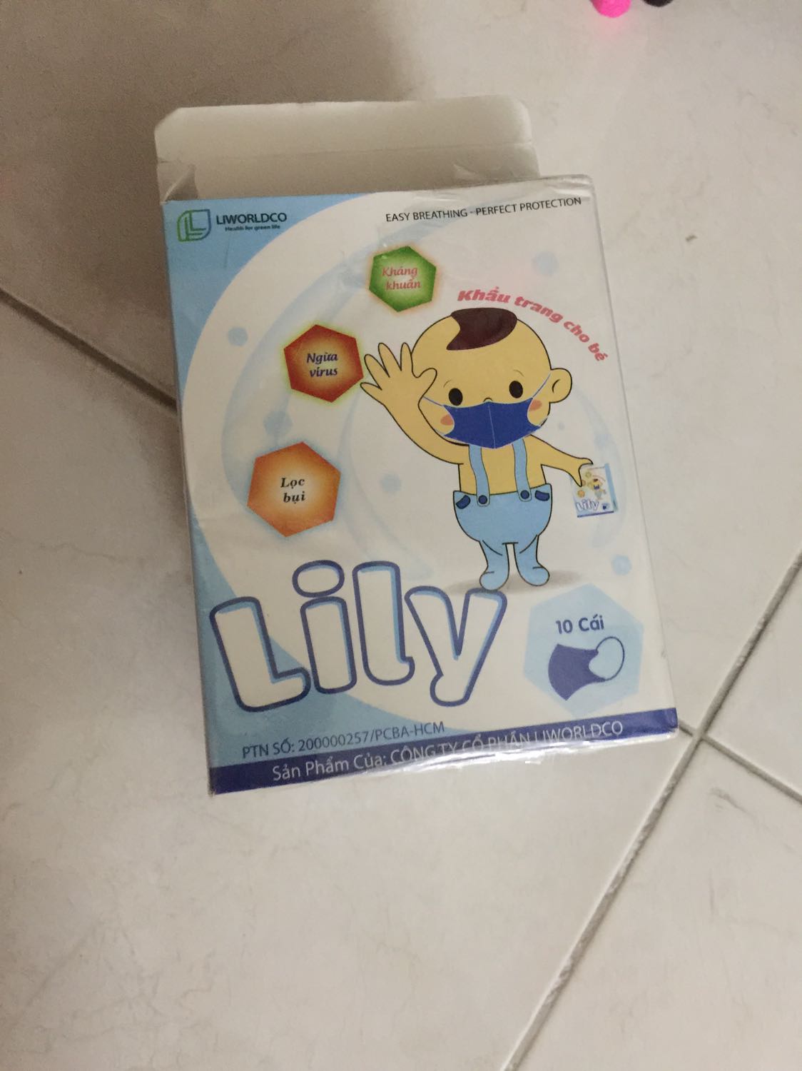 Khẩu trang tốt, dùng rất vừa với bé. Bé dùng ko thấy khó chịu, ko tháo khẩu trang. Dùng hết mua tiếp nha