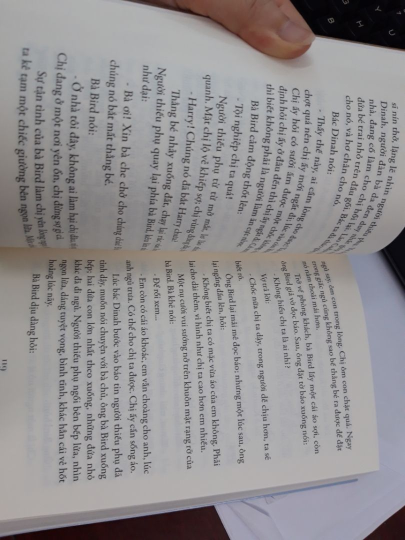 sách được đóng gói tốt, vẫn còn trong bọc nilon