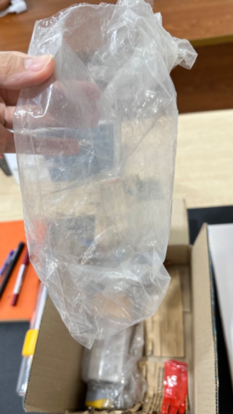 *** đảo. Hàng cũ. *** từ bao bì tới bình. Cũ nát, đen xì.
Cần trả hàng!