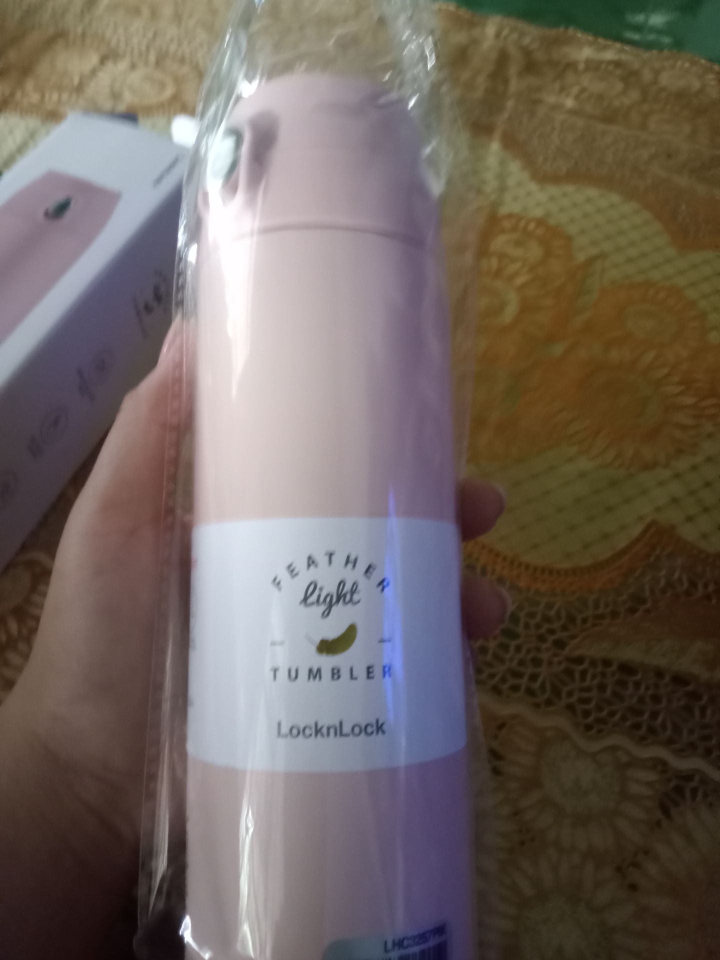 giao hàng nhanh,nhưng mà có điều hàng này là dễ vỡ nhưng shop không đóng gói bằng xốp hay gì đó để cố định khi chạy đường dòng hay rung lắc,chất liệu thì ok,nhưng không biết sài lâu sẽ như thế nào,mong shop cân nhắc