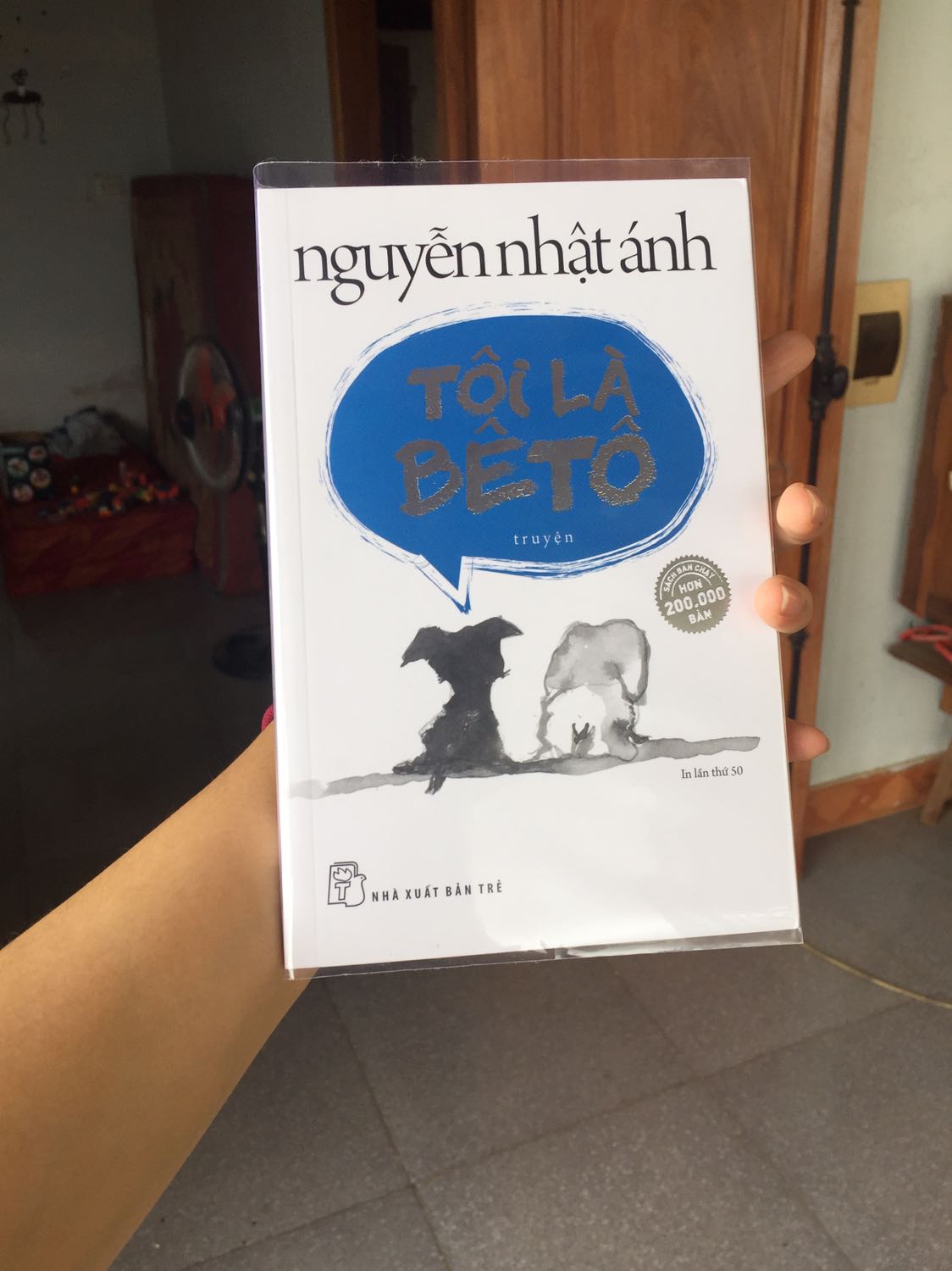 Sách đóng gói kĩ càng, giao hàng rất nhanh luôn, sách và giấy đẹp