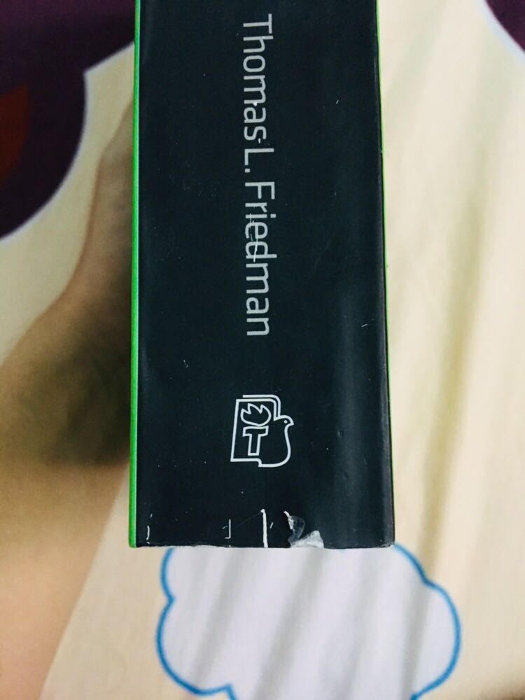 Mình mua hàng bên tiki cũng nhiều lần rồi, đa phần đều rất chất lượng nhưng lần này có làm mình thất vọng đôi chút vì tuy sách còn trong bìa nilong, nhưng khi tháo ra lại có vẻ cũ ạ :( còn có nếp nhăn trong trang sách nữa. Ở bìa thì lại bị bong tróc như vậy nên mình có hơi buồn vì thực sự mình cũng muốn bảo quản và giữ gìn những quyển sách của mình :(