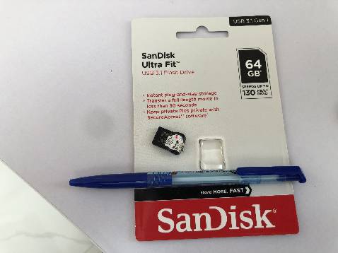 USB có kích thước rất nhỏ, phải xỏ dây đeo ngay chứ không rớt. Tốc độ copy dữ liệu nhanh, sử dụng lâu không bị nóng. Mình mua để cài lại máy tính thôi. Cảm thấy rất hài lòng. Shop cẩn thận đã ghi thời gian bảo hành trên sản phẩm. Tiki giao hàng nhanh. Đánh giá 5 * nhé.