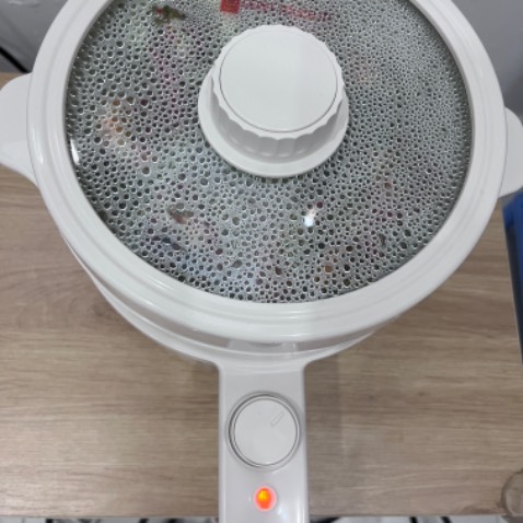 Có cảm giác lòng nồi hơi nhỏ hơn so với 1,5L. Còn lại ok, Lock Lock ko làm kín đáy nồi như loại màu đen. Đáy nồi hở nha.