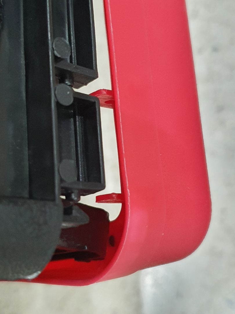 Sản phẩm đúng hình, giao đủ, đúng hẹn. Có điều chất lượng không như mong đợi (không tương xứng với số tiền lắm)
- Mình chụp kỹ các khớp nối để các bạn hình dung liên kết và chất lượng vật liệu.
- Không ngồi, đứng lên được nhé. Thử tải cái nó khêu khóc ngay :)

Không vì nhu cầu gập gọn khi không dùng thì không nên chọn sản phẩm này (có lẽ tiền nó nằm ở đó).
3* cho sản phẩm và 4*+ cho các dịch vụ kèm theo khác.