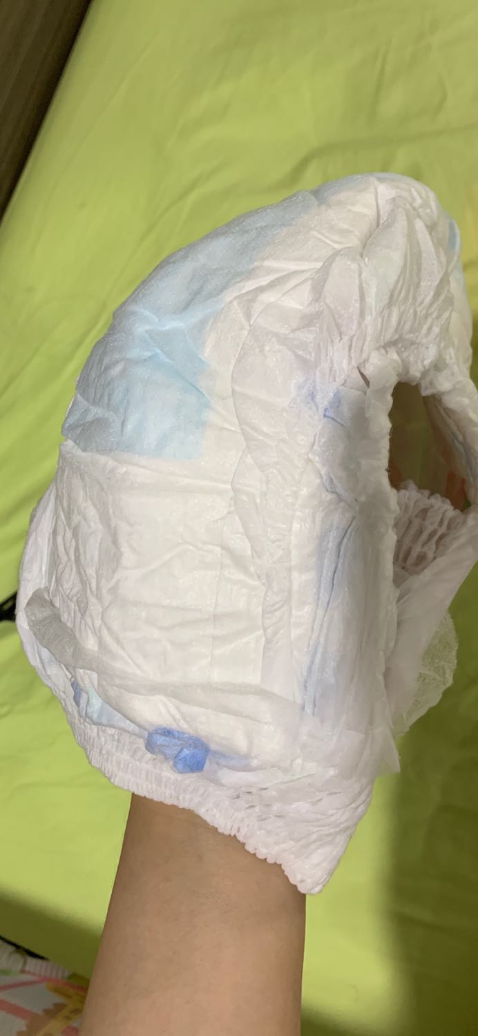 Hàng trông xịn phết các mẹ ạ. Hàng Việt Nam chỉ 5k/ chiếc mà cảm quan tổng thể giống Merries của Nhật 17k/chiếc luôn ấy. Chưa dùng thử nên chưa đánh giá tiếp ạ.