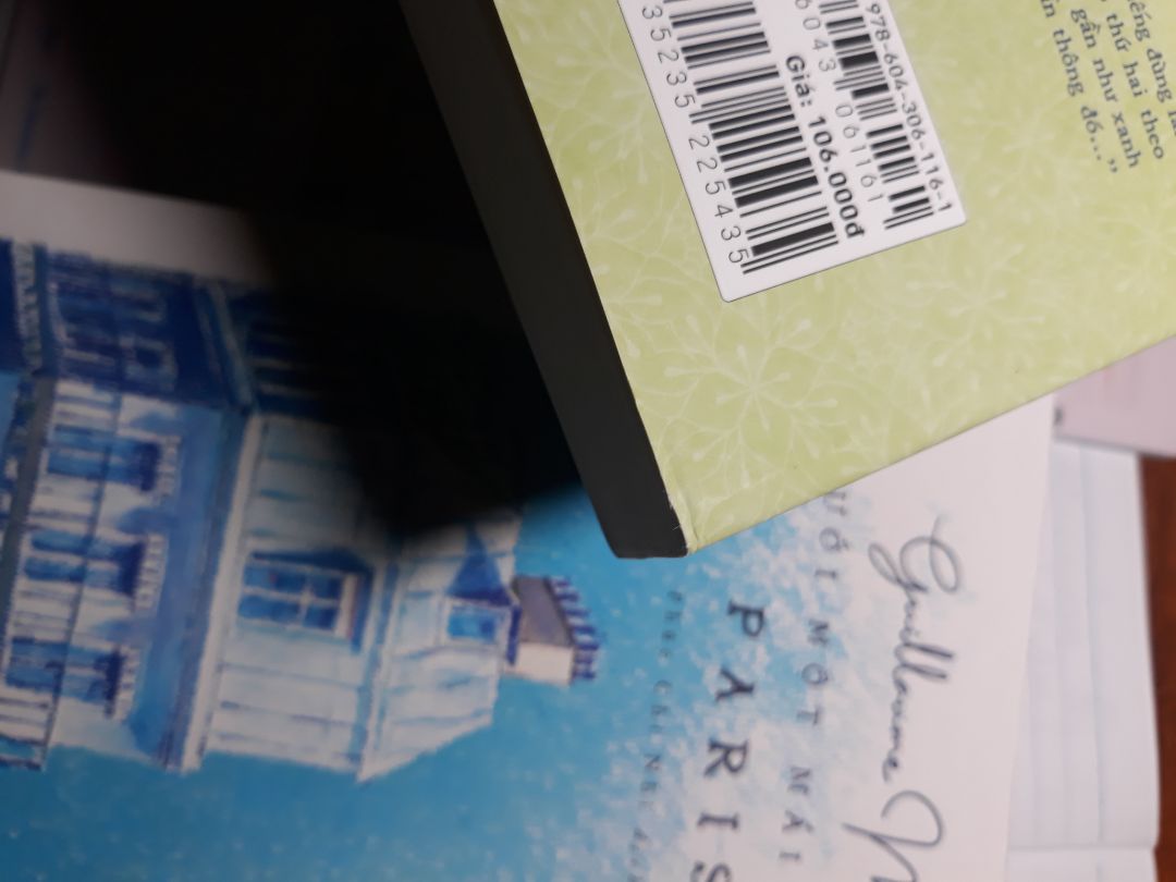 giao hàng rất nhanh dù đang dịch, nhưng lúc khui hàng thì hết hồn, 3q mình đặt đều không có màng bọc gì hết. nhưng cũng may là cả 3 không có vẻ móp méo quá nghiêm trọng cả vì mình không quá khó tính, cộng thêm mình mua được với giá khá rẻ nên chất lượng có hơi ... 1 chút.  
về nội dung thì ai xem qua bản hoạt hình được chuyển thể bởi Ghibli thì cũng có thể đoán được. tóm lại vì cả 3q về nội dung thì mình rất ưng nên mình sẽ bỏ qua thiếu sót trong khâu đóng gói mà đánh giá 5 sao nhé, nhưng lần sau khâu đóng gói được chỉn chu hơn thì mình mới thật sự cảm thấy hài lòng khi được trải nghiệm mua hàng trên tiki.