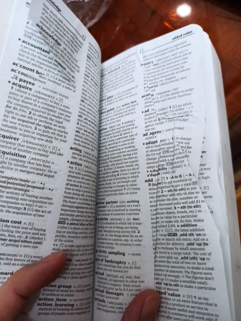 tiki bán sách mà lại không kiếm tra, dẫn đến tính trạng sách đưa đến vừa bẩn vừa bị rách, 1 sao nhé, không buồn đánh giá