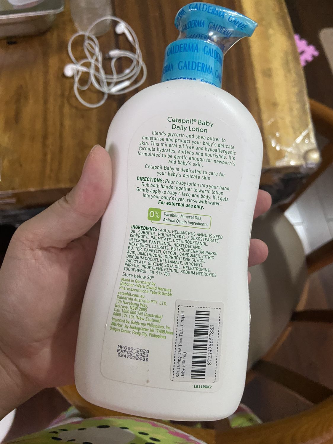 Chai mình nhận được hơi bị dơ nhưng mà mình đoán do kho dơ thôi. Kiểm tra hạn sử dụng thấy đến 2023. Mình chưa bóc tem để kiểm tra kem bên trong nhưng do review của mọi người ok nên mình nghĩ chắc cũng sẽ không sao. Chai mình nhận được hơi bị dơ nhưng mà mình đoán do kho dơ thôi. Kiểm tra hạn sử dụng thấy đến 2023. Mình chưa bóc tem để kiểm tra kem bên trong nhưng do review của mọi người ok nên mình nghĩ chắc cũng sẽ không sao.