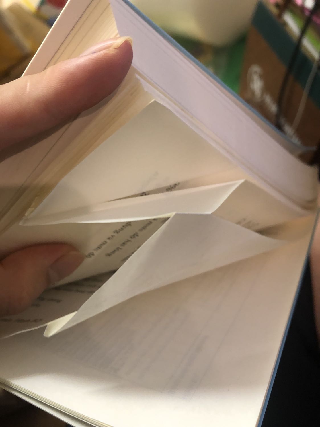 Giao hàng nhanh, nội dung khá ok nhưng hình thức sách thì quá dở!!!