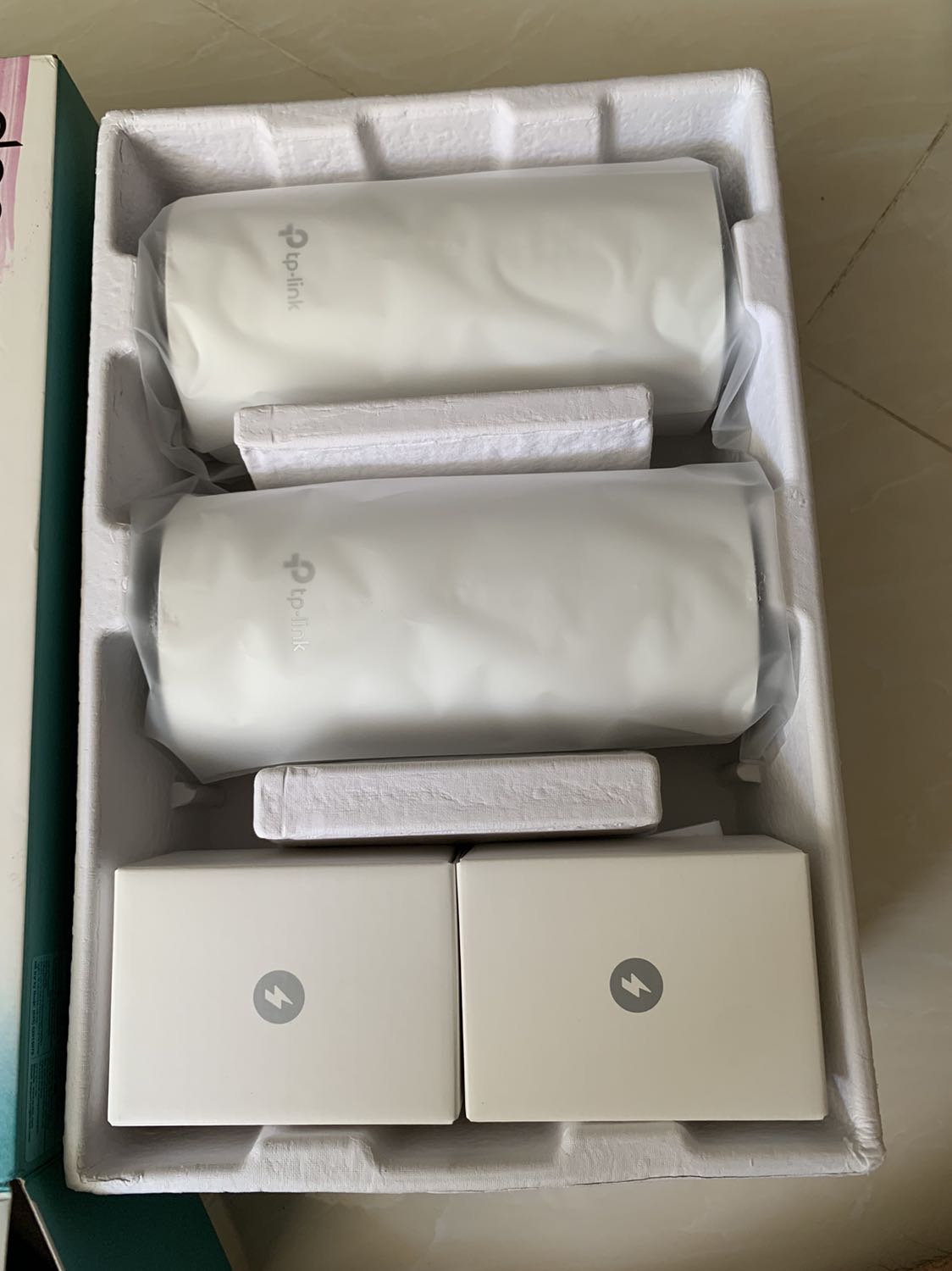 Mới xài vài ngày nhưng cảm nhận tốt hơn wifi hiện có. Thiết bị giao nhanh, thiết lập đơn giản. Có Guest mode nên tiện public cho khách đến nhà chơi.