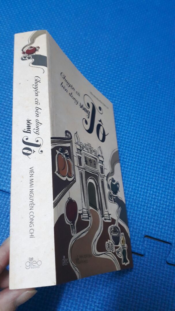 tác phẩm được biên soạn về nhỡng câu chuyện theo ghi chép trong cuốn gia phả của dòng họ Nguyễn Đình ở Hà Nội cuối thời Lê đến khi thực dân Pháp đô hộ nước ta .Sách đóng gói kỹ, giao hàng nhanh, shipper thân thiện