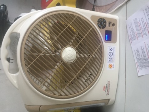 Màu sắc đẹp, tiện lợi, gọn nhẹ. Quạt mát 9 cấp độ. Đèn sáng 2 cấp. Sản phẩm dùng rất ổn và quá rẻ so với quạt tích điện hơn 2tr xủa TQ